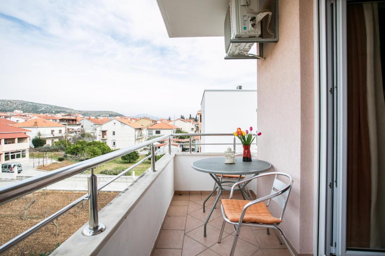 Apartments Bili Trogir Exterior photo